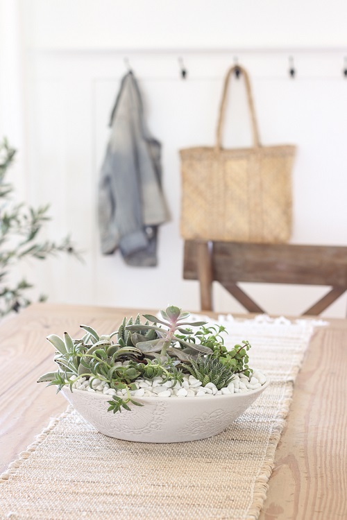 Table Decorating Ideas with Small Potted Plants