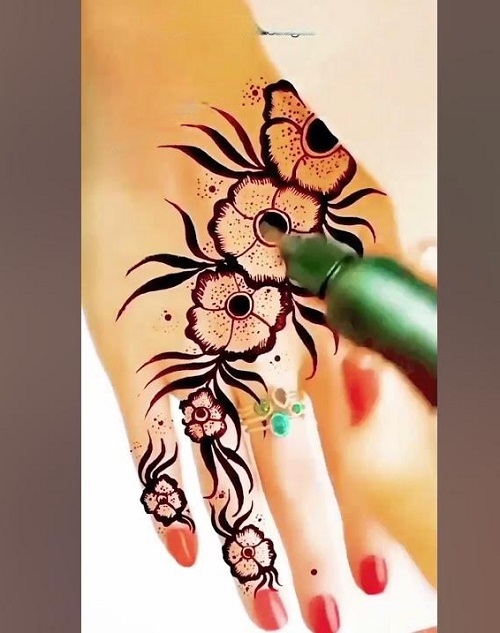 50 Flower Mehndi Designs for Diwali 31